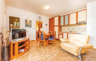 2 Bedroom Awesome Apartment In Banjol - Banjol - 8
