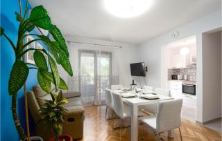 Awesome Home In Zrnovnica With Kitchen - Žrnovnica - 6