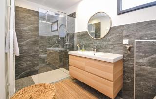 2 Bedroom Lovely Home In Berre L'etang - 4