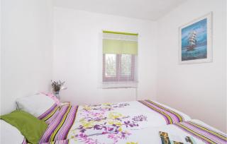 Stunning Apartment In Valbandon - Valbandon - 2