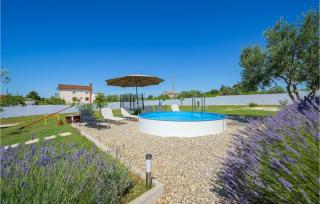 Three-Bedroom Holiday Home In Bibici - Bibići - 4
