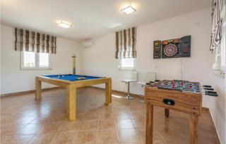Six-Bedroom Holiday Home In Perci - Tar - 8