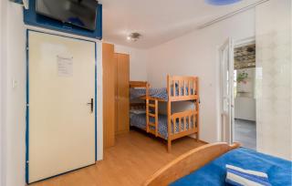 Gorgeous Apartment In Supetarska Draga - 5