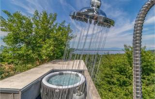 Amazing Home In Crikvenica With Jacuzzi - Crikvenica - 1