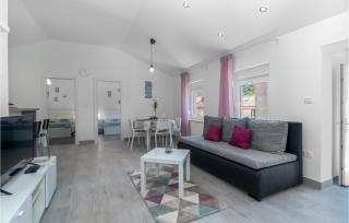 2 Bedroom Cozy Home In Bakarac - Bakarac - 8