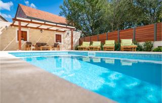Stunning Home In Dicmo With Kitchen - Dicmo - 0