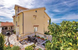 Awesome Apartment In Crikvenica - Crikvenica - 9