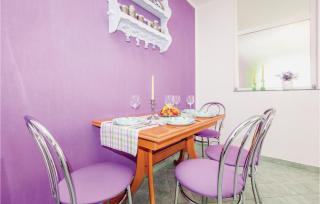 Stunning Apartment In Crikvenica - Crikvenica - 8