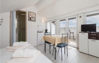 Nice Apartment In Senj - 8