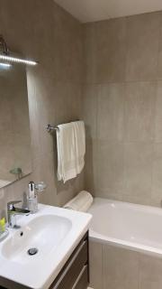 Boulevard Apartment Muscat Hills - - 2