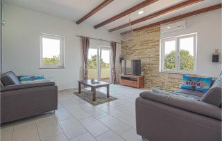 4 Bedroom Amazing Home In Pavicini - Veliki Vareški - 9