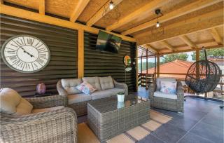 Two-Bedroom Holiday Home In Zagreb - 6