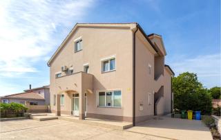 Stunning Apartment In Mladenici - 3