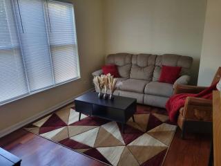 Charming 3BD 2BTH Apartment - Chicago - 2