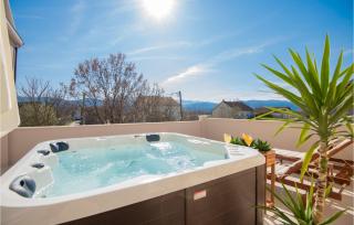 Awesome Home In Imotski With Jacuzzi - Imotski - 9