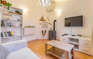 2 Bedroom Beautiful Apartment In Premantura - 2