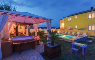 4 Bedroom Beautiful Home In Pula - 4