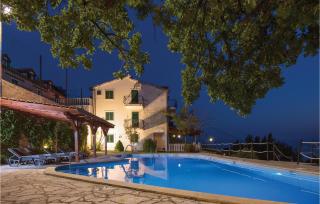 Lovely Home In Podstrana - 0