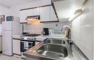 2 Bedroom Nice Apartment In Pula - Pula - 4