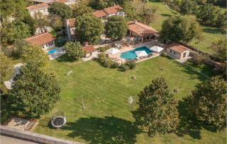 Nice Home In Tinjan With Jacuzzi - Tinjan - 0
