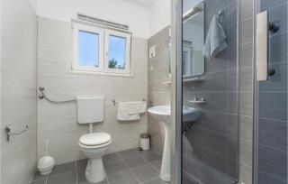 2 Bedroom Nice Apartment In Pinezici - Pinezići - 3