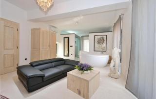 Cozy Home In Tkon With Jacuzzi - Tkon - 6