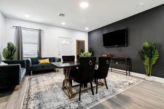 Elegant 5BR Getaway in NOLA - 9