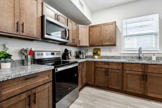 Elegant 5BR Getaway in NOLA - 1