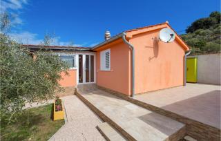 Awesome Home In Mundanije With Jacuzzi - Mundanije - 4