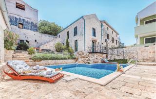 Cozy Home In Tkon With Jacuzzi - Tkon - 1