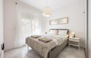 Amazing Apartment In Fuengirola - 3