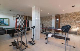 8 Bedroom Lovely Home In Sisan - 7