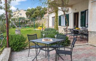 Lovely Apartment In Podstrana With Wifi - Podstrana - 1