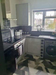 Deluxe 2-bed Apartment, Birmingham - 2