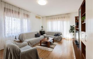 Pet Friendly Apartment In Podstrana - Podstrana - 3