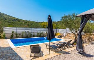 Gorgeous Home In Bilice With Wifi - Bilice - 2