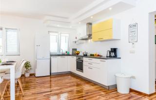 Gorgeous Home In Bilice With Wifi - 8