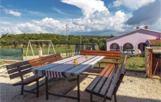 Five-Bedroom Holiday Home In Banjole - 4