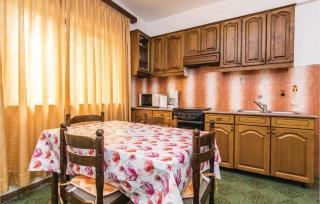 Beautiful Apartment In Starigrad - Starigrad-Paklenica - 2