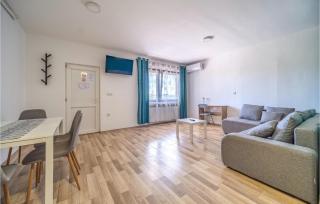 1 Bedroom Lovely Apartment In Rakovica - 8