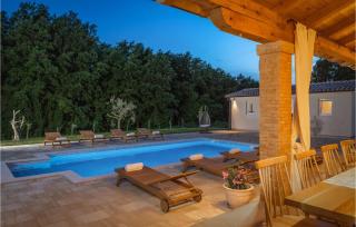 4 Bedroom Lovely Home In Pusti - 9