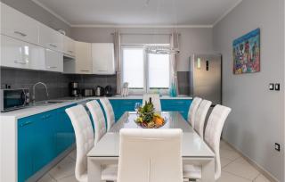 3 Bedroom Awesome Home In Loborika - Loborika - 5