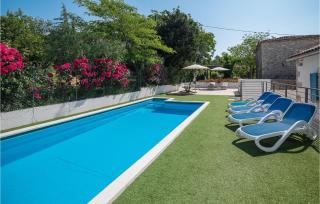 2 Bedroom Beautiful Home In Lozari - 2