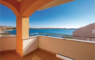 Beautiful Apartment In Povljana - 9