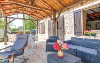 4 Bedroom Lovely Home In Douzillac - 1