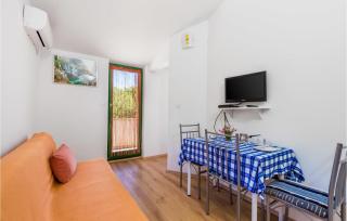 1 Bedroom Lovely Apartment In Potocnica - Borovići - 8