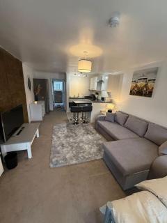 1st floor studio flat in Crawley! Close to Gatwick - 7