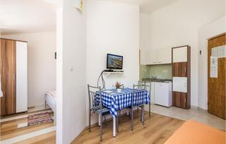 1 Bedroom Lovely Apartment In Potocnica - Borovići - 7
