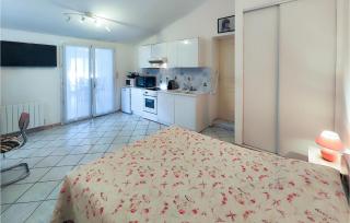 Beautiful Home In Nébian With Wifi - 2