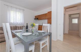 3 Bedroom Amazing Apartment In Srima - Srima - 1
